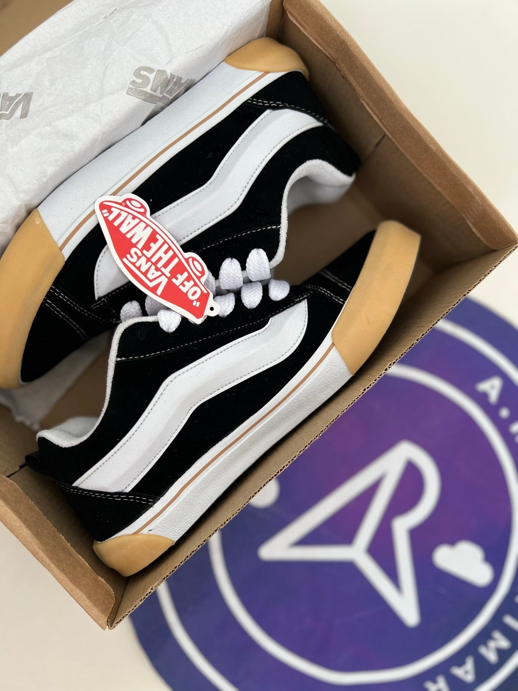 Knu - Branco/Preto/Bege