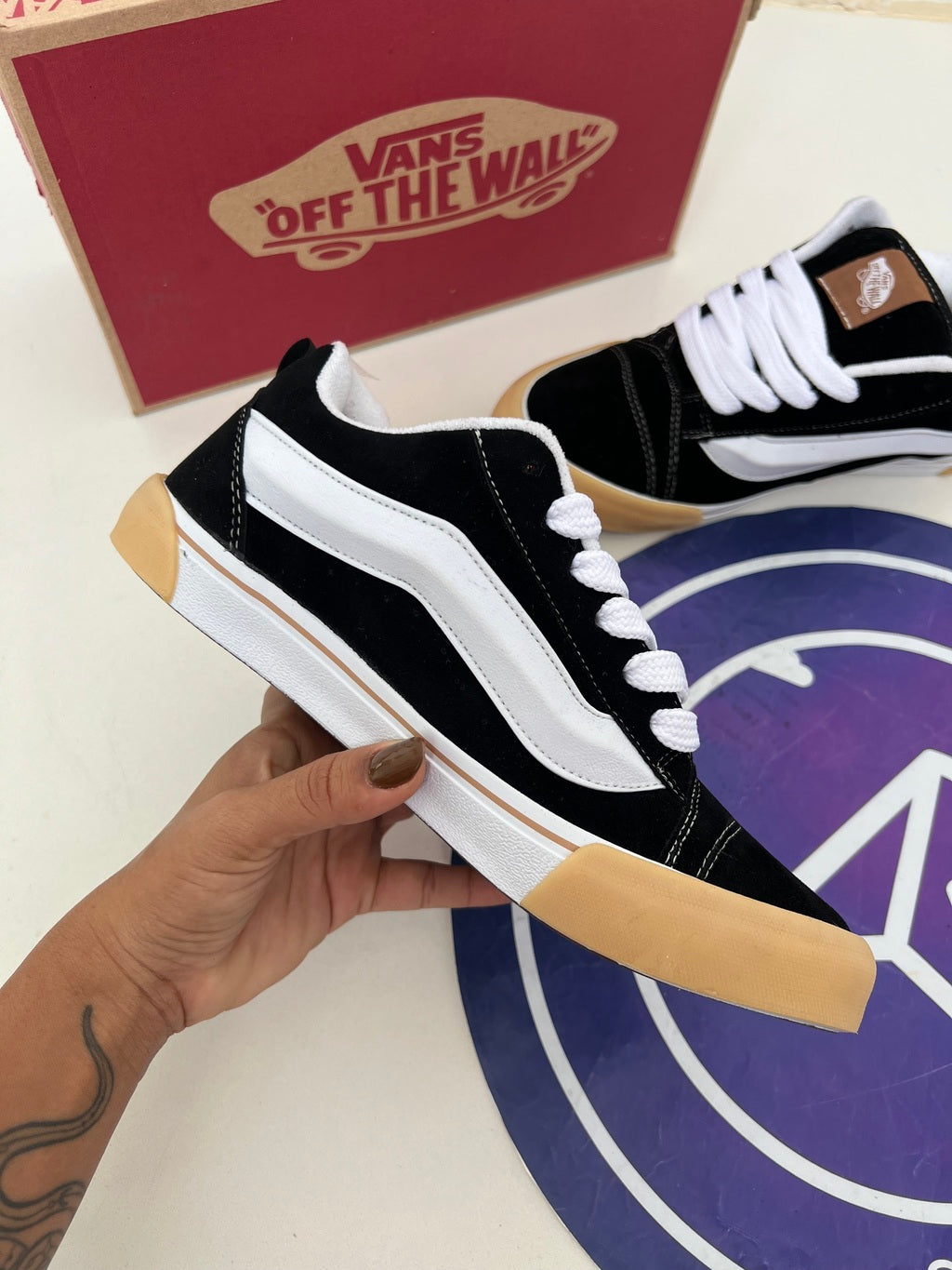 Knu - Branco/Preto/Bege