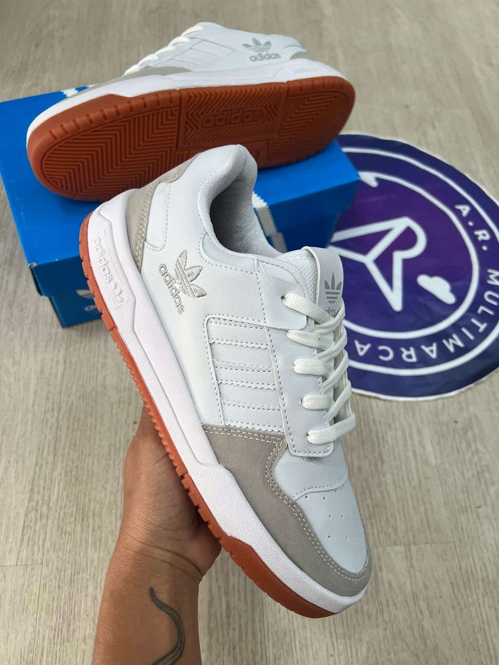 Forum Low - Branco/Cinza