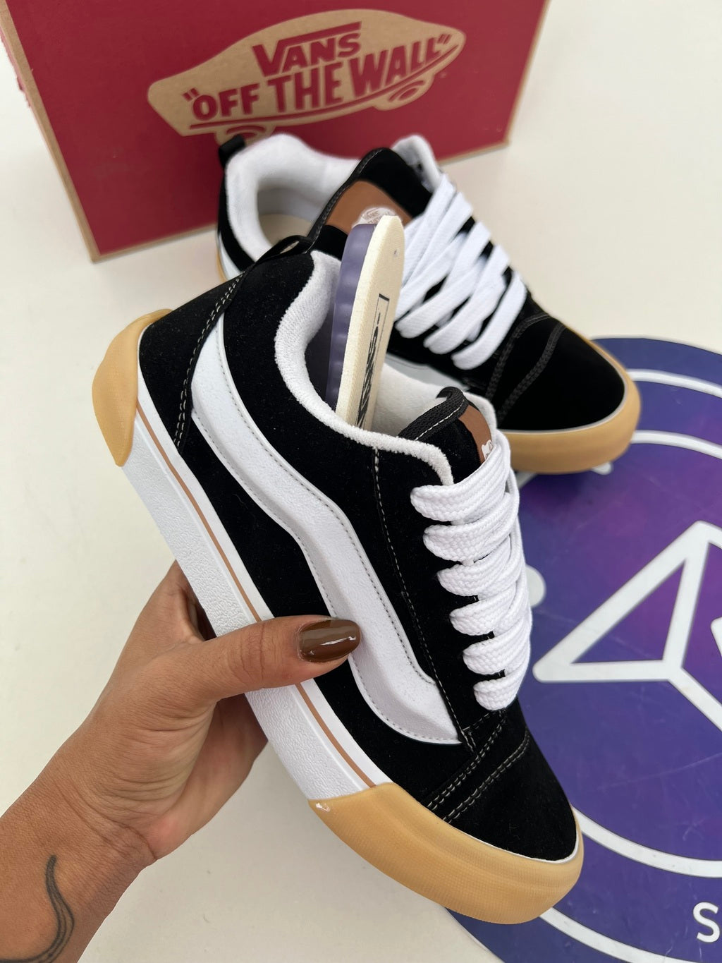 Knu - Branco/Preto/Bege