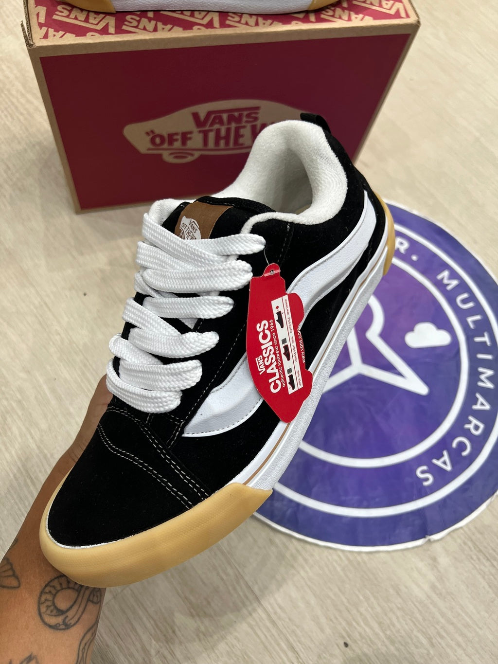 Knu - Branco/Preto/Bege