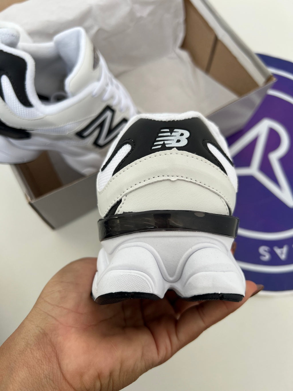 NB 9060 - Branco/Preto