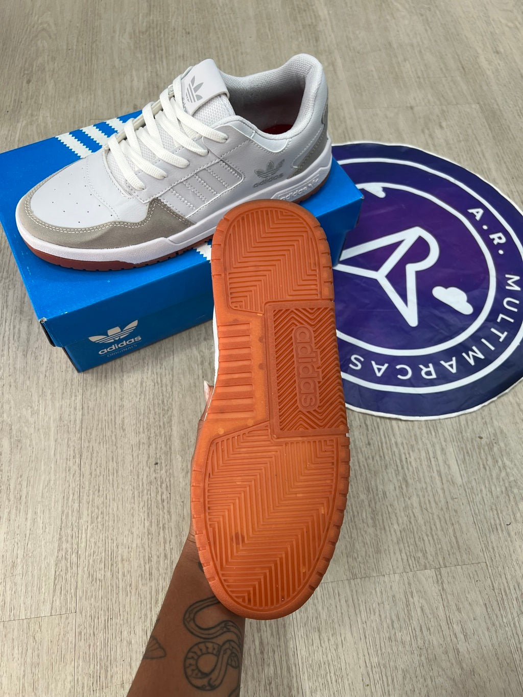 Forum Low - Branco/Cinza