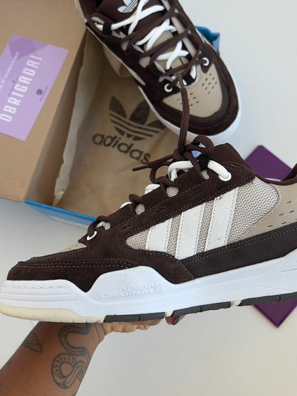 Adi2000 - Marrom/Branco