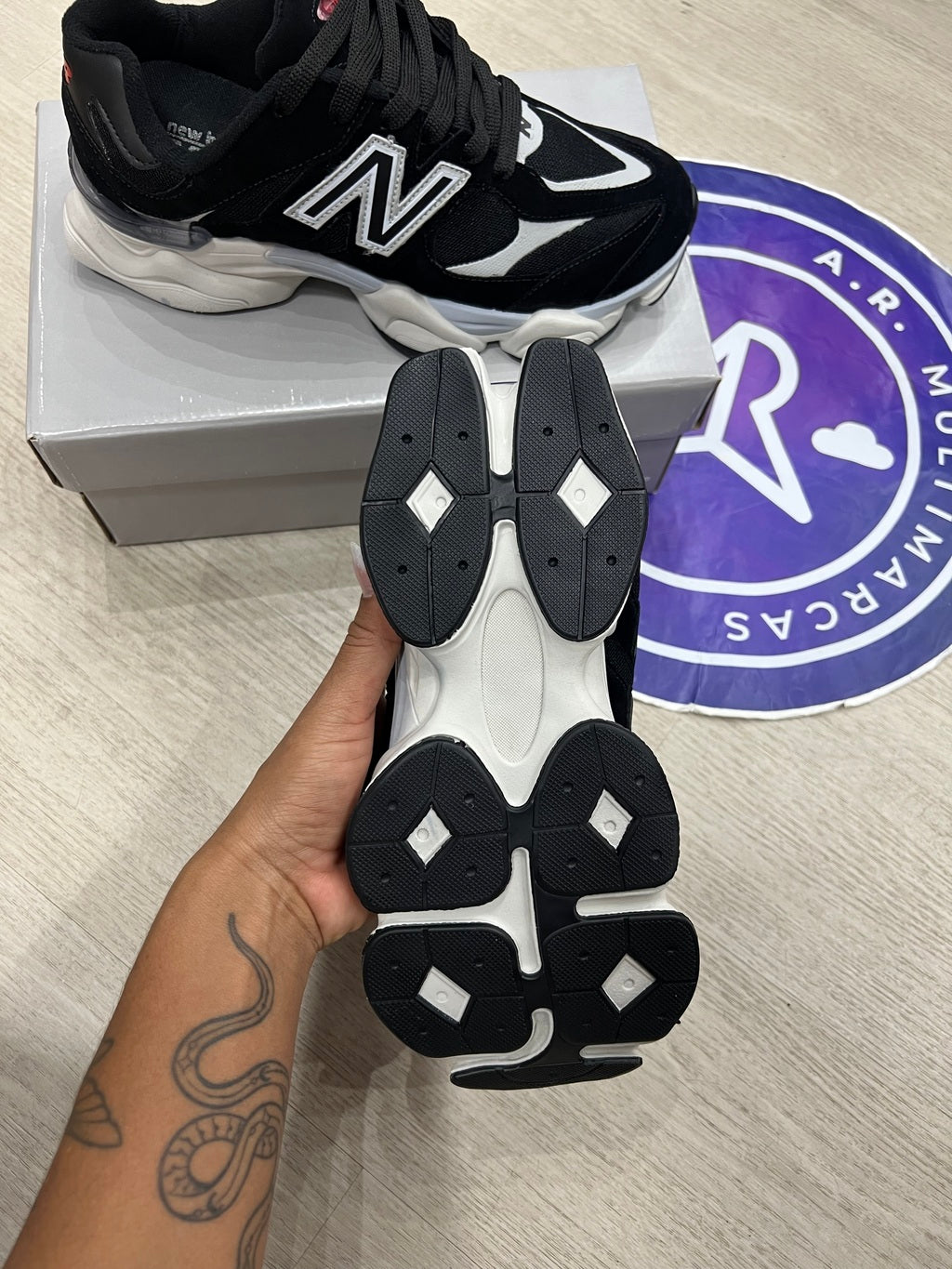 NB 9060 - Cinza e Preto