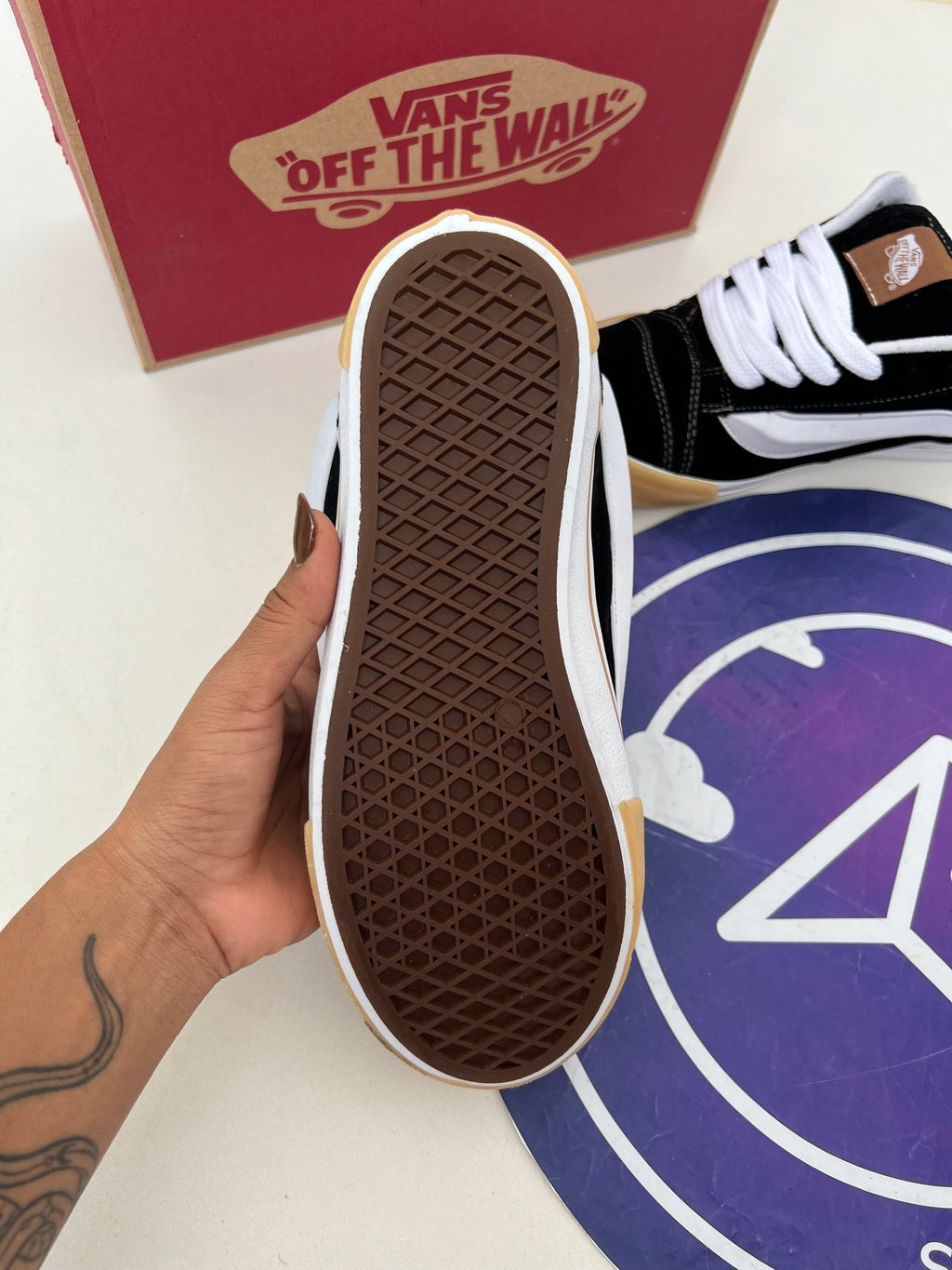 Knu - Branco/Preto/Bege