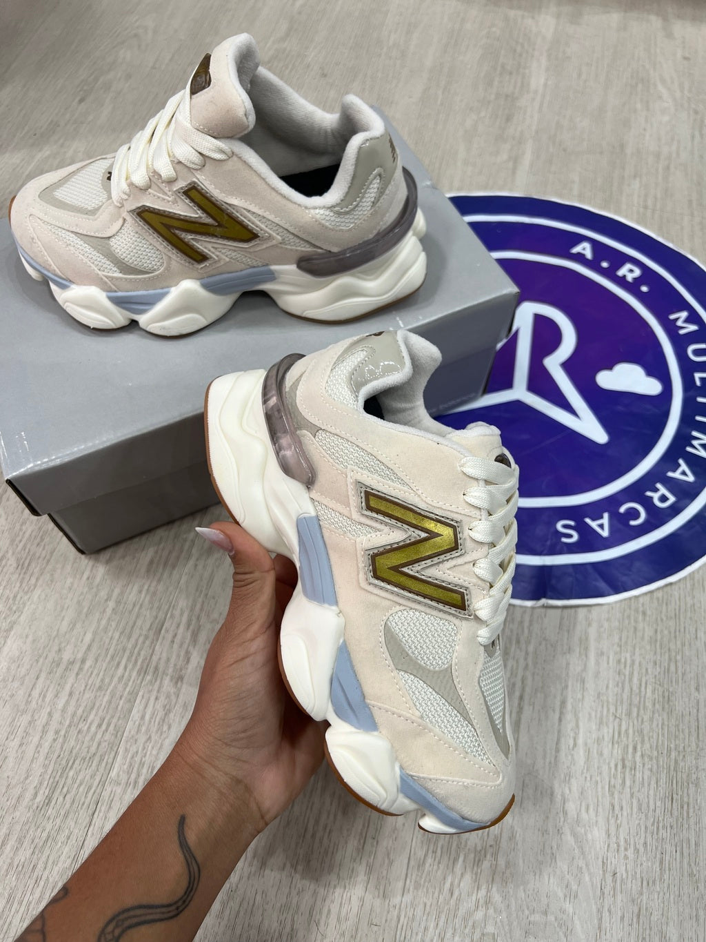 NB 9060 - Bege/Ouro