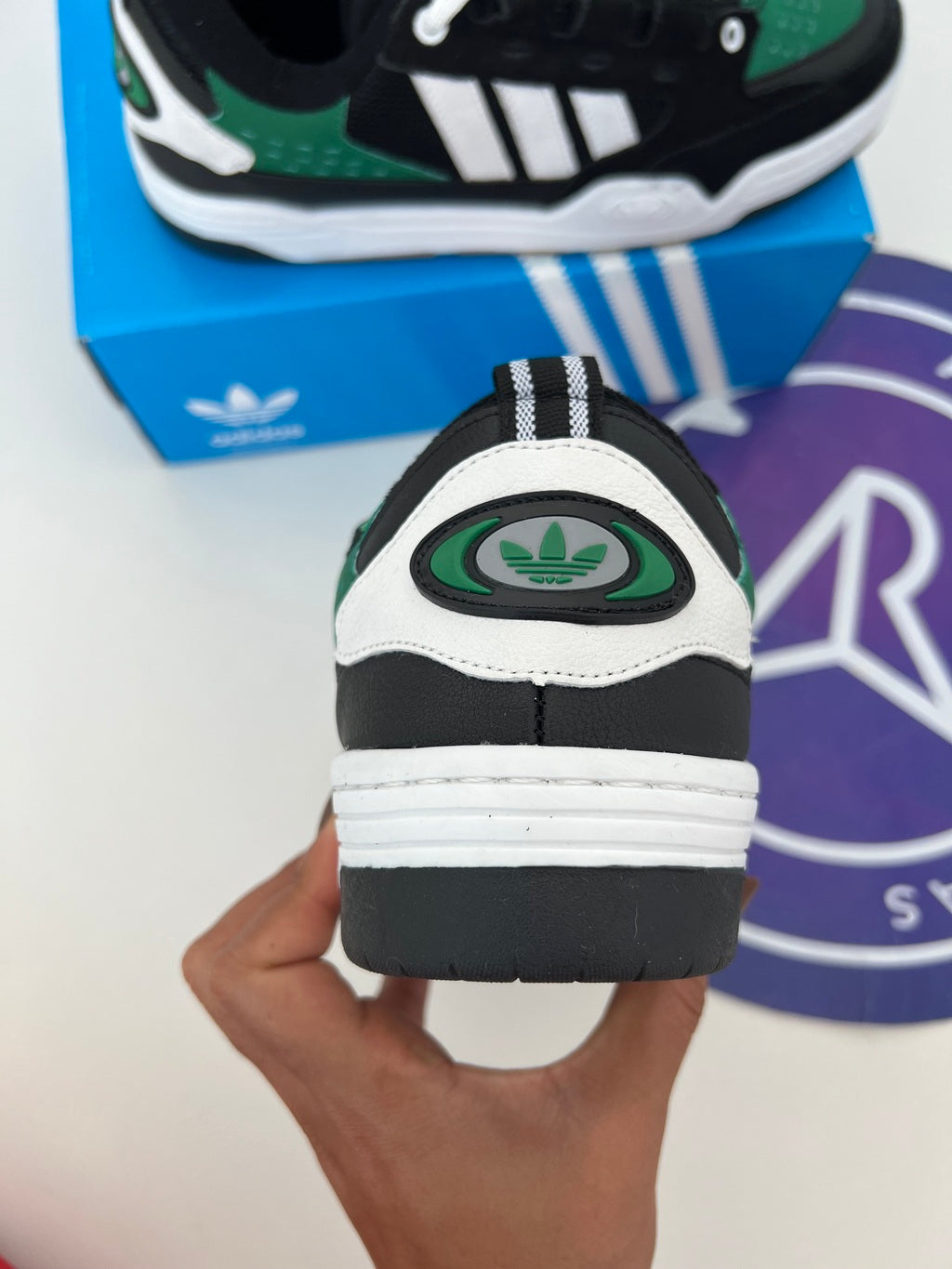 Adi2000 - Verde e Preto