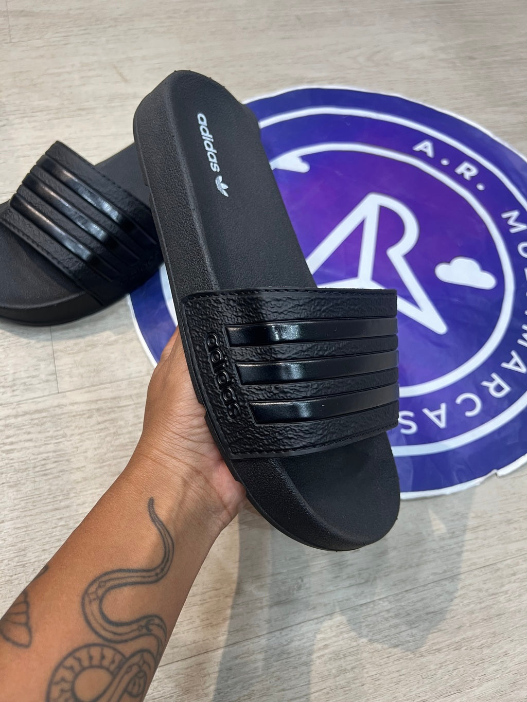 Sandália Slide Adidas - Toda Preta