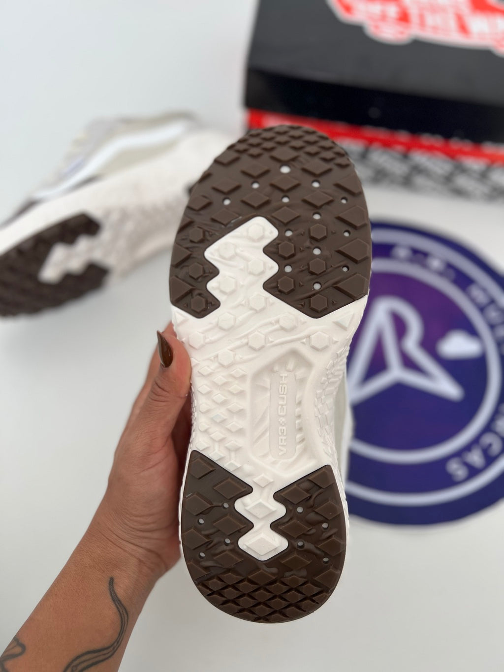 Ultra Neo - Off/Marrom