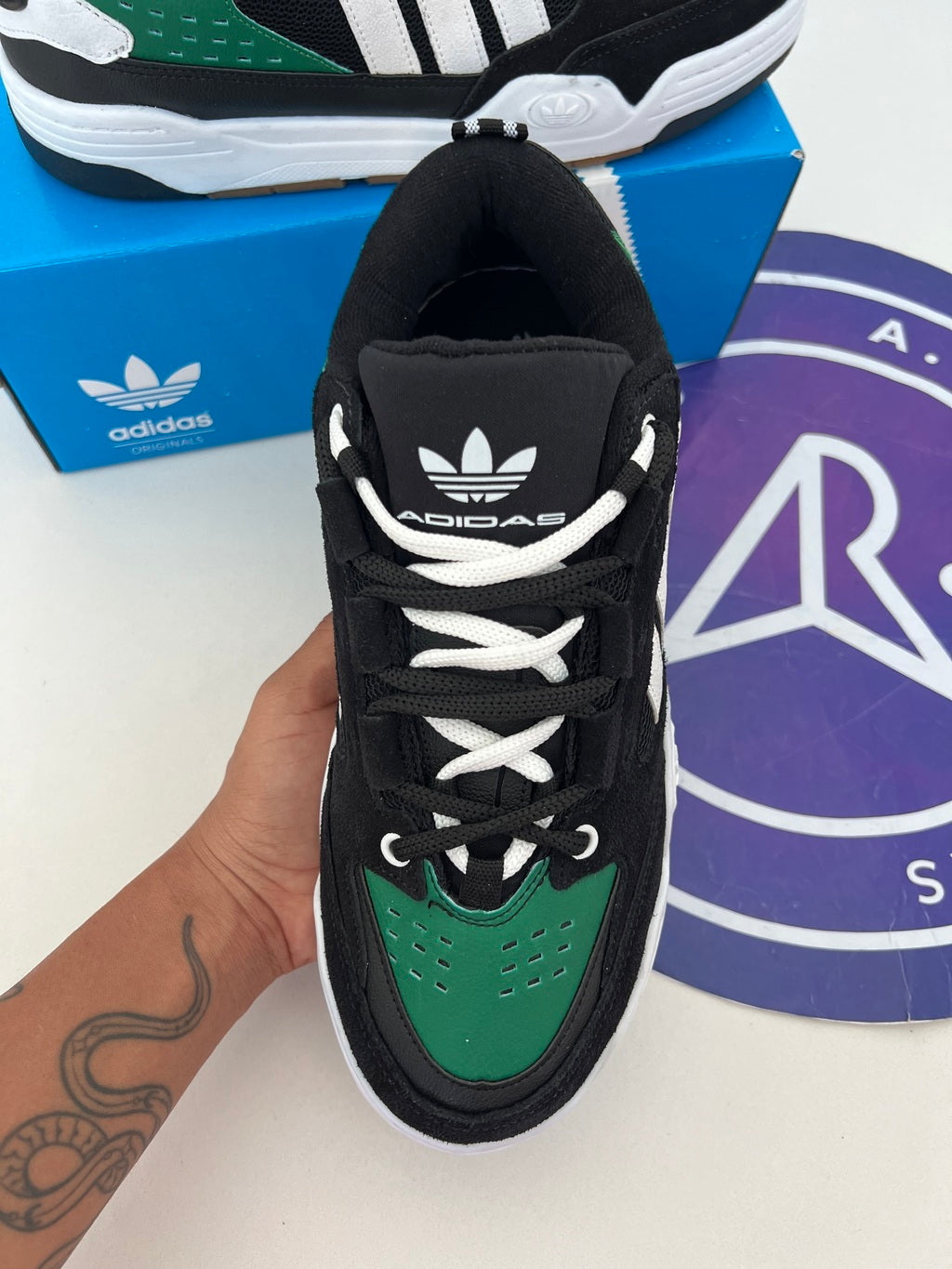 Adi2000 - Verde e Preto