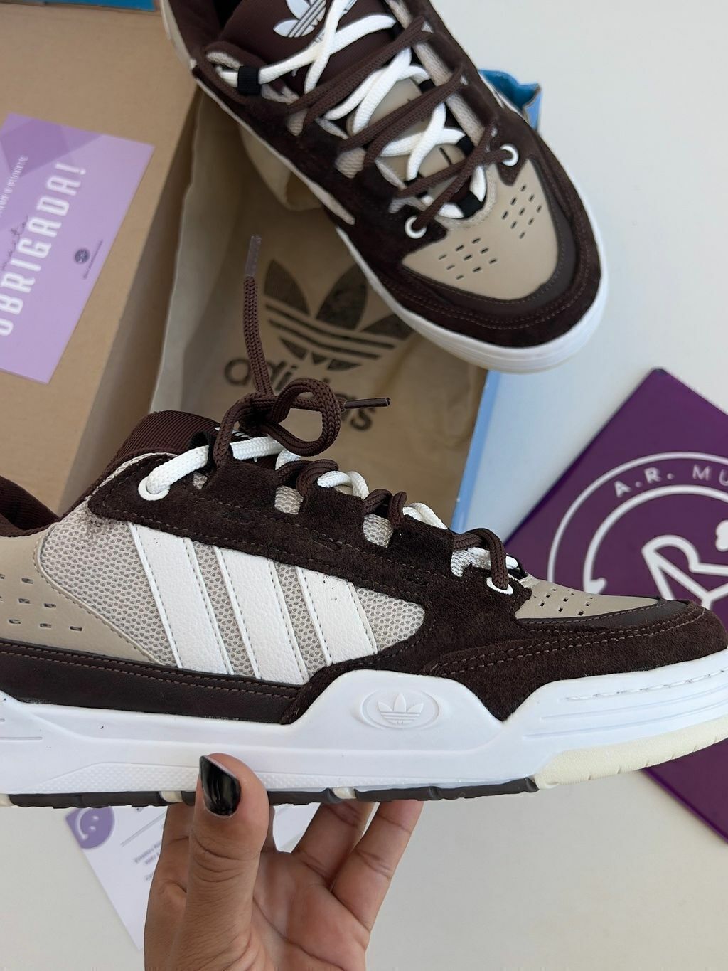 Adi2000 - Marrom/Branco