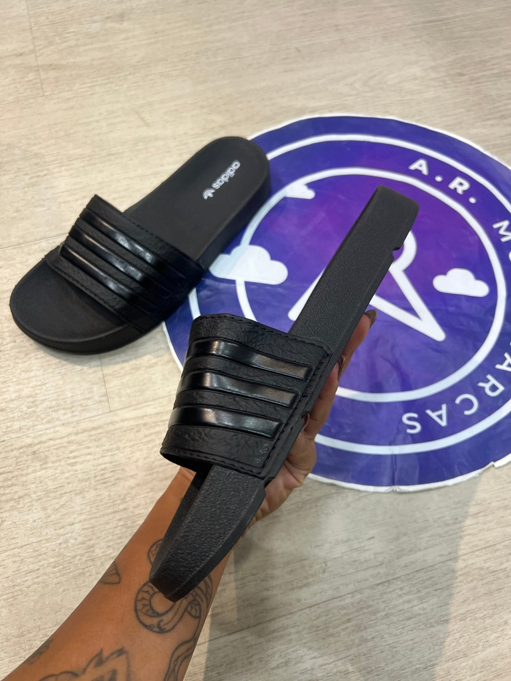 Sandália Slide Adidas - Toda Preta