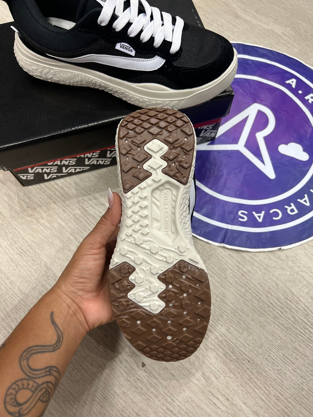 Ultra Neo - Preto/Branco