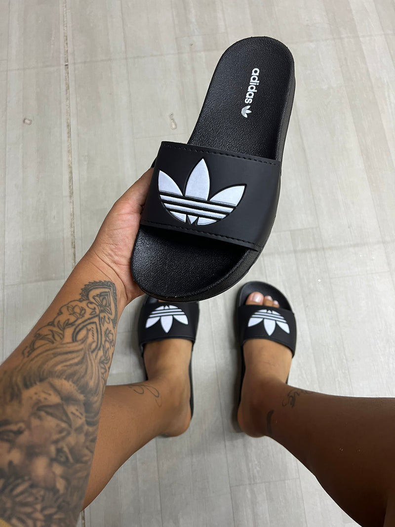 SANDÁLIA SLIDE ADIDAS - PRETA E BRANCA