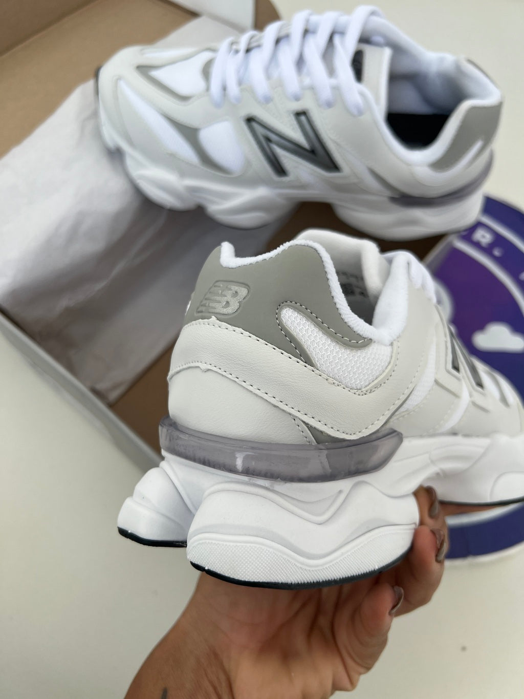 NB 9060 - Branco/Cinza