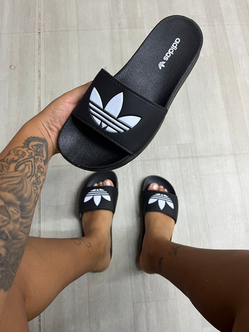 SANDÁLIA SLIDE ADIDAS - PRETA E BRANCA