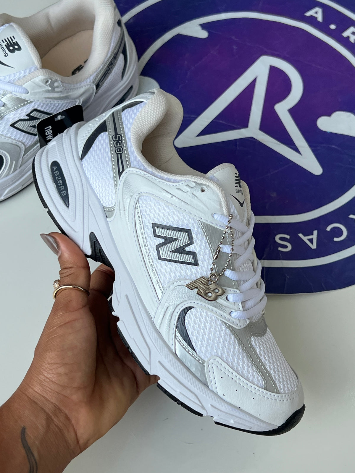 NB 530 Luxo - Branco/Prata