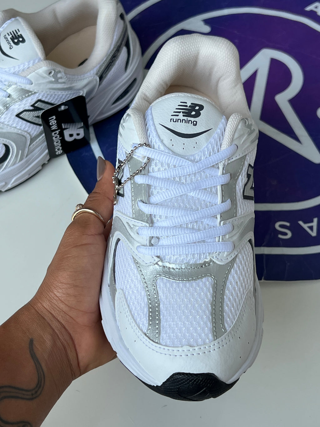 NB 530 Luxo - Branco/Prata