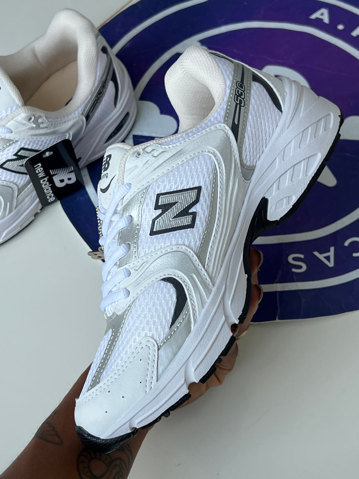 NB 530 Luxo - Branco/Prata