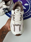 NB 530 Luxo - Bege/Café