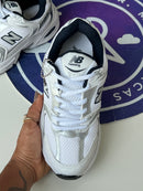 NB 530 Luxo - Branco/Azul Marinho