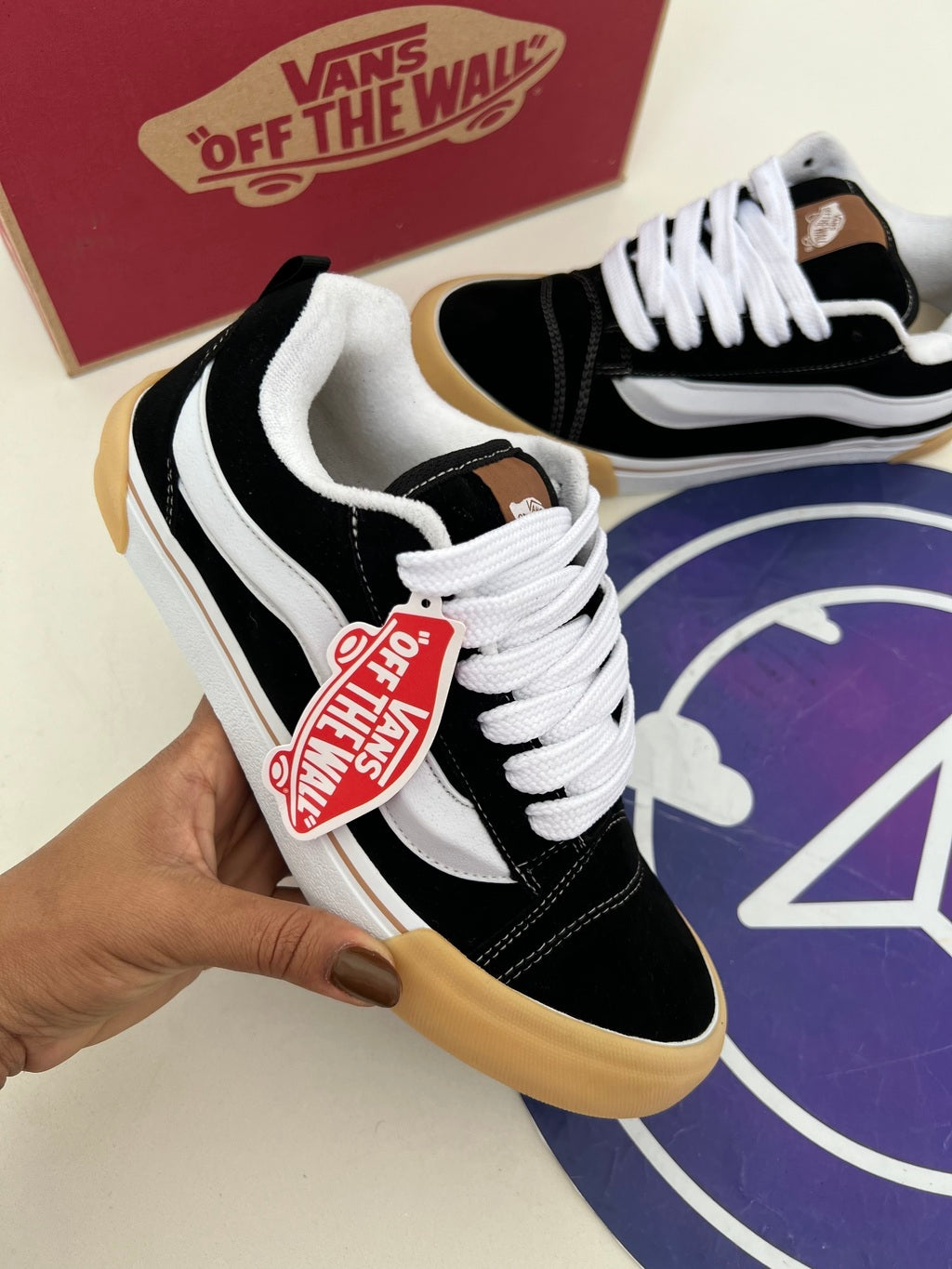 Knu - Branco/Preto/Bege