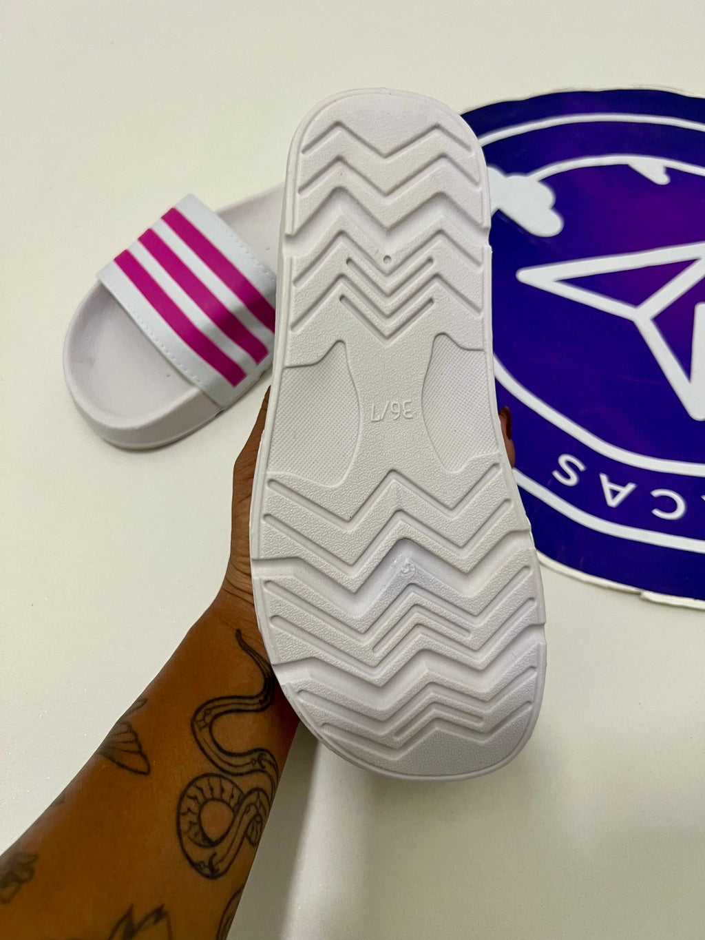 Sandália Slide Adidas - Branca/Rosa