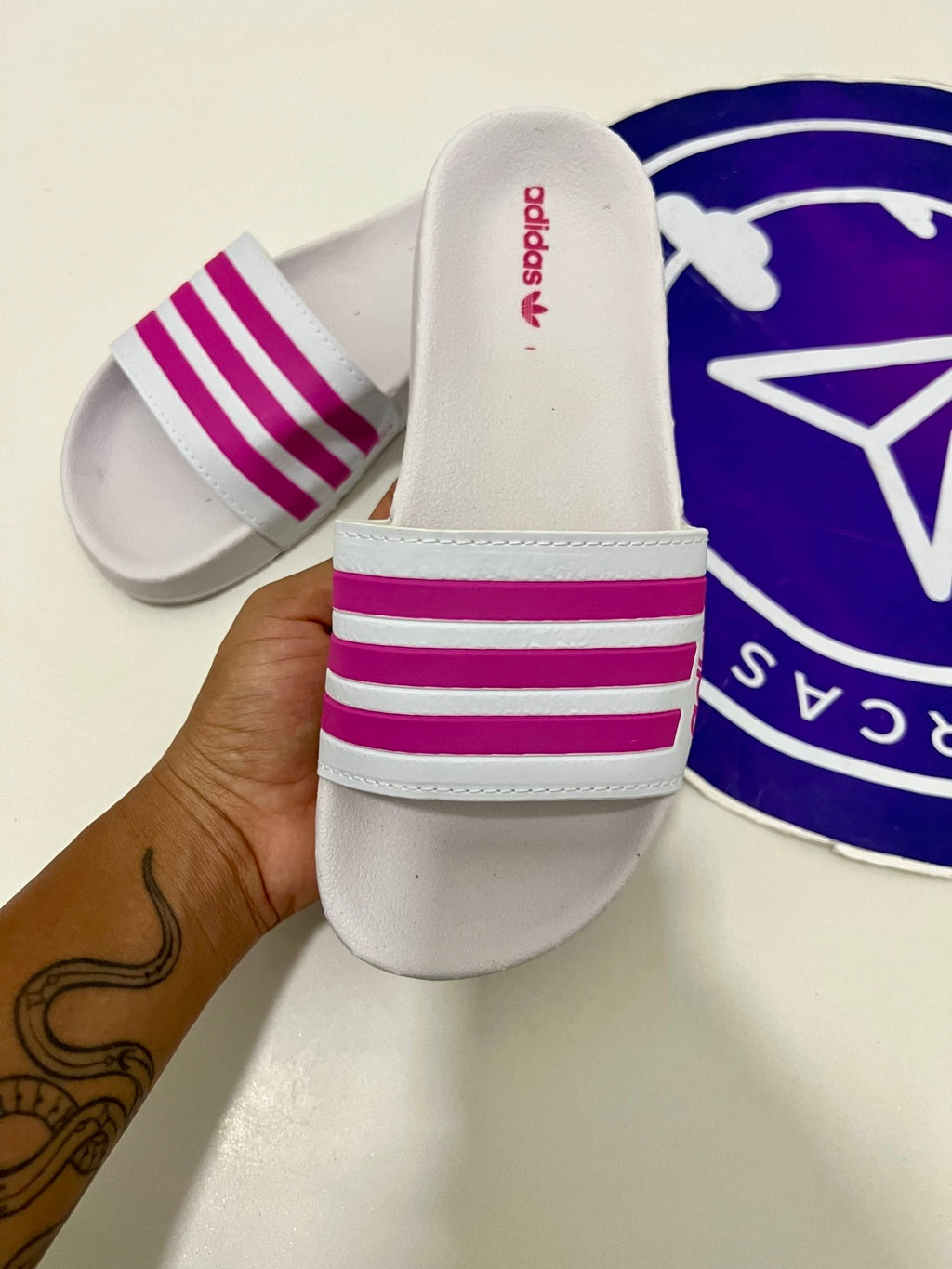 Sandália Slide Adidas - Branca/Rosa