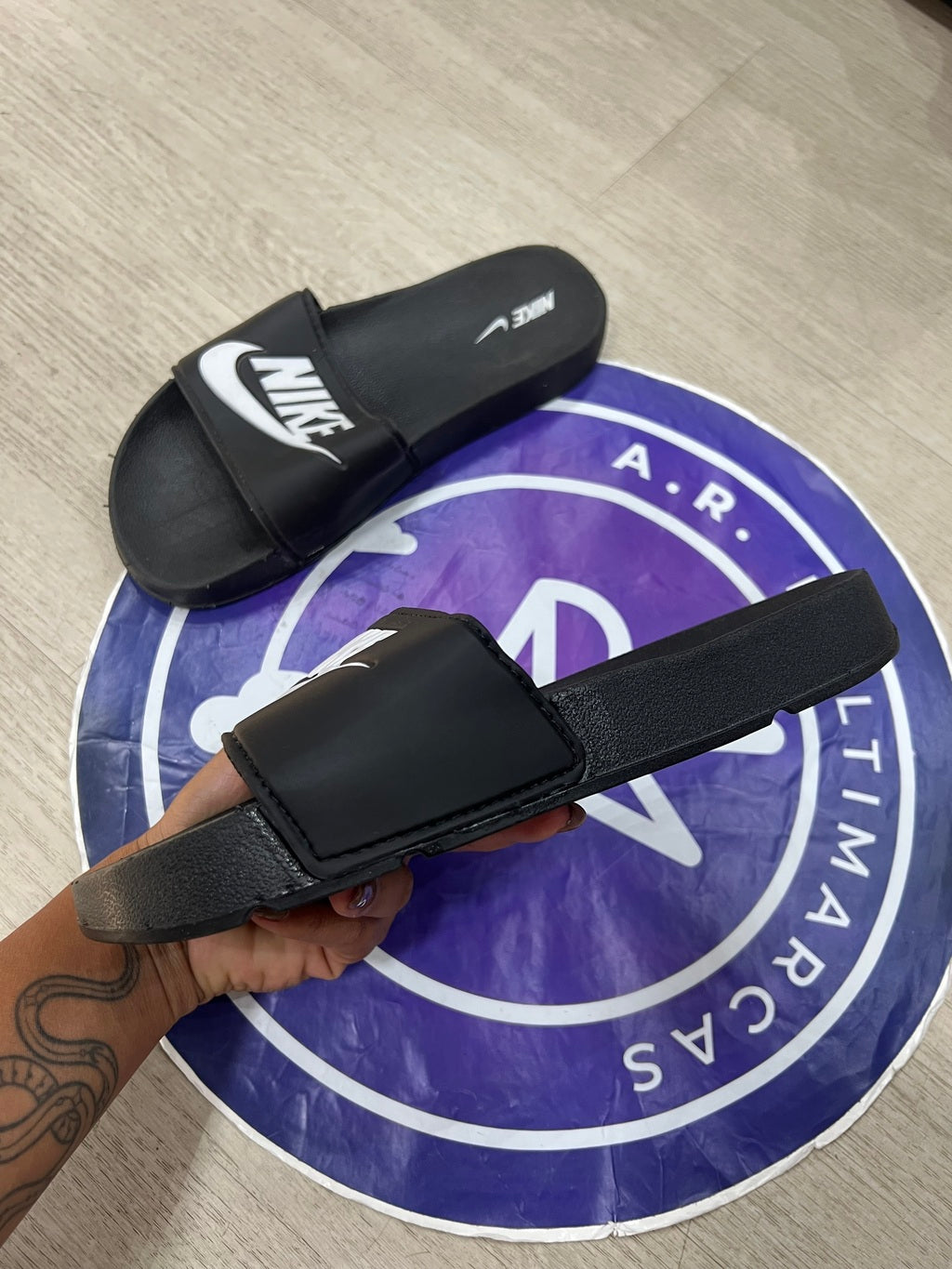 Sandália Slide - Nike Branca