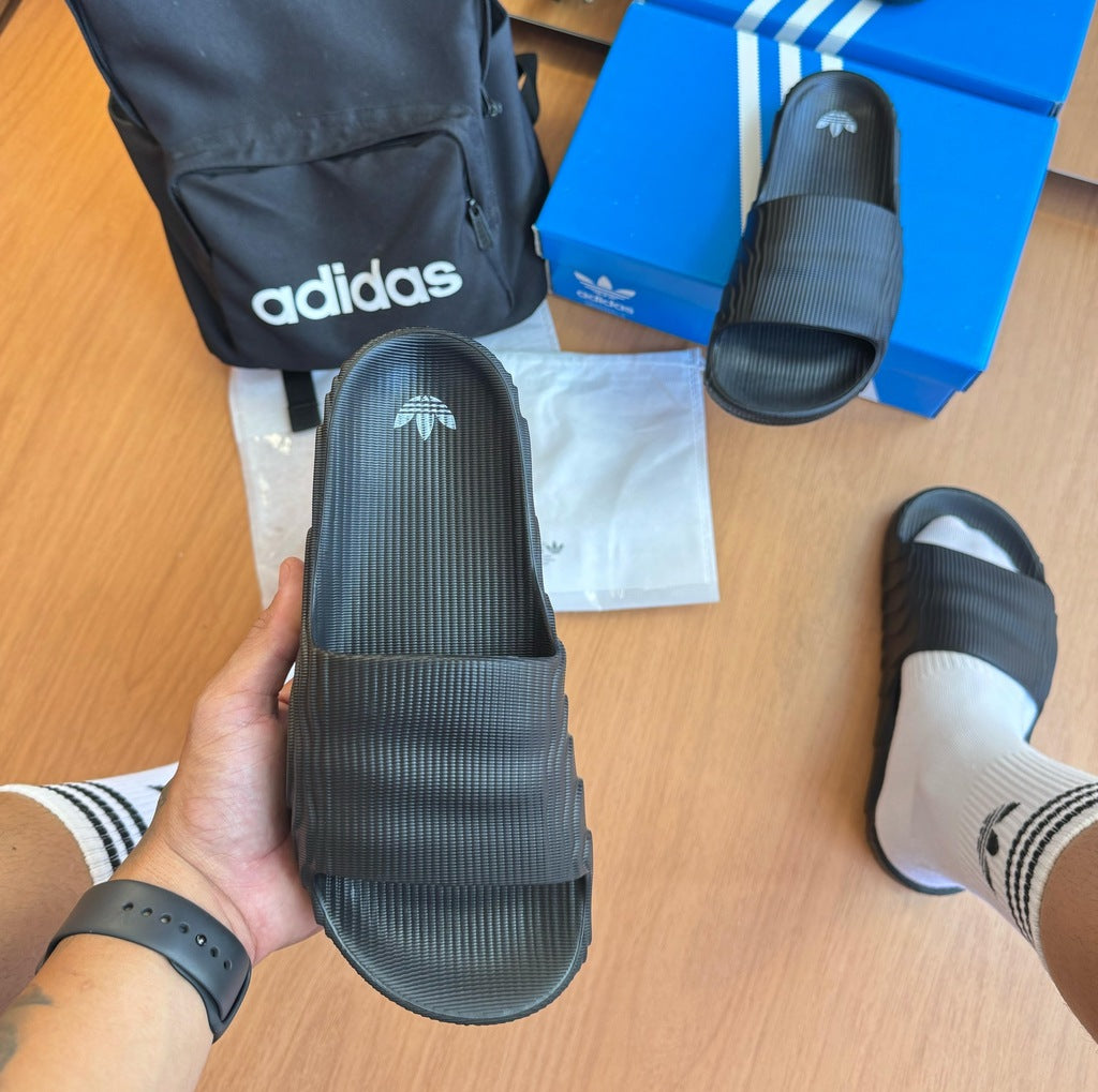 Sandália Adilet Adidas