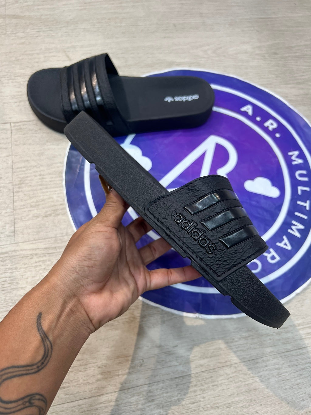 Sandália Slide Adidas - Toda Preta