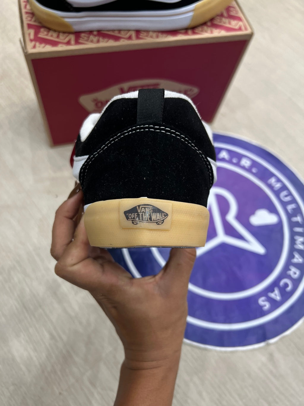 Knu - Branco/Preto/Bege