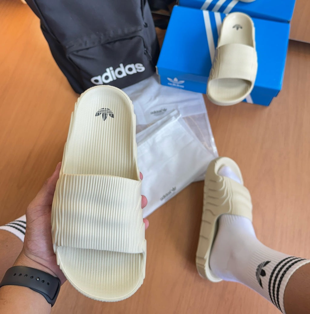 Sandália Adilet Adidas